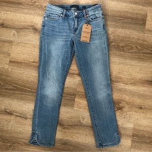 Brand new with tags Lucky Brand “Lolita Skinny”Cropped Jeans with Tulip hem